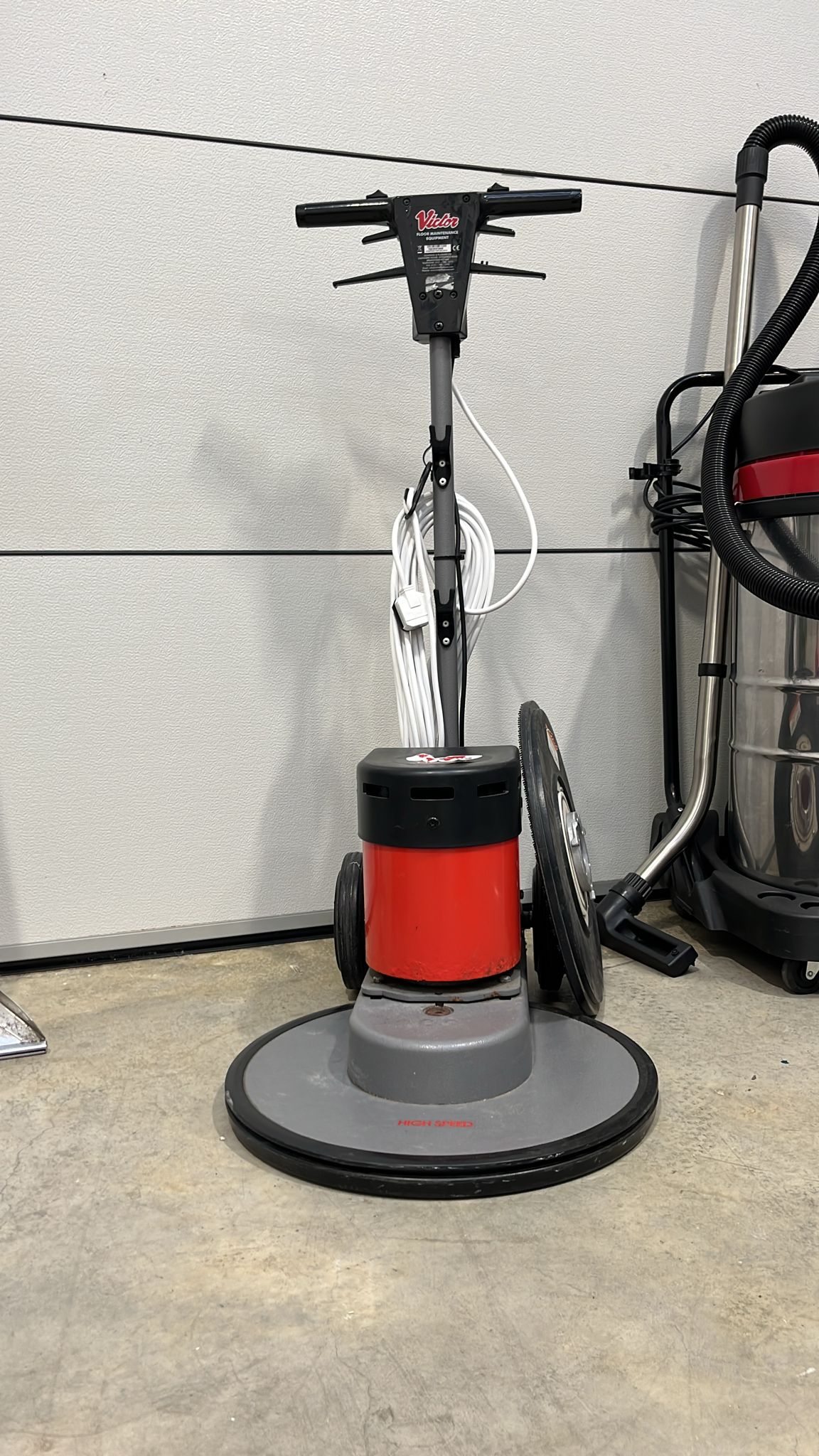 Victor Contractor 450H Rotary Floorcare 17" buffing Machine USED