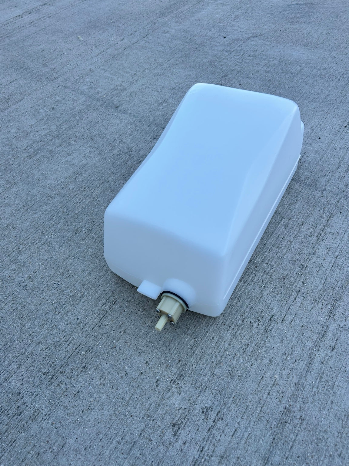 Fluid Reservoir Tank Kit with Hose & Hardware – Translucent HDPE GH3143