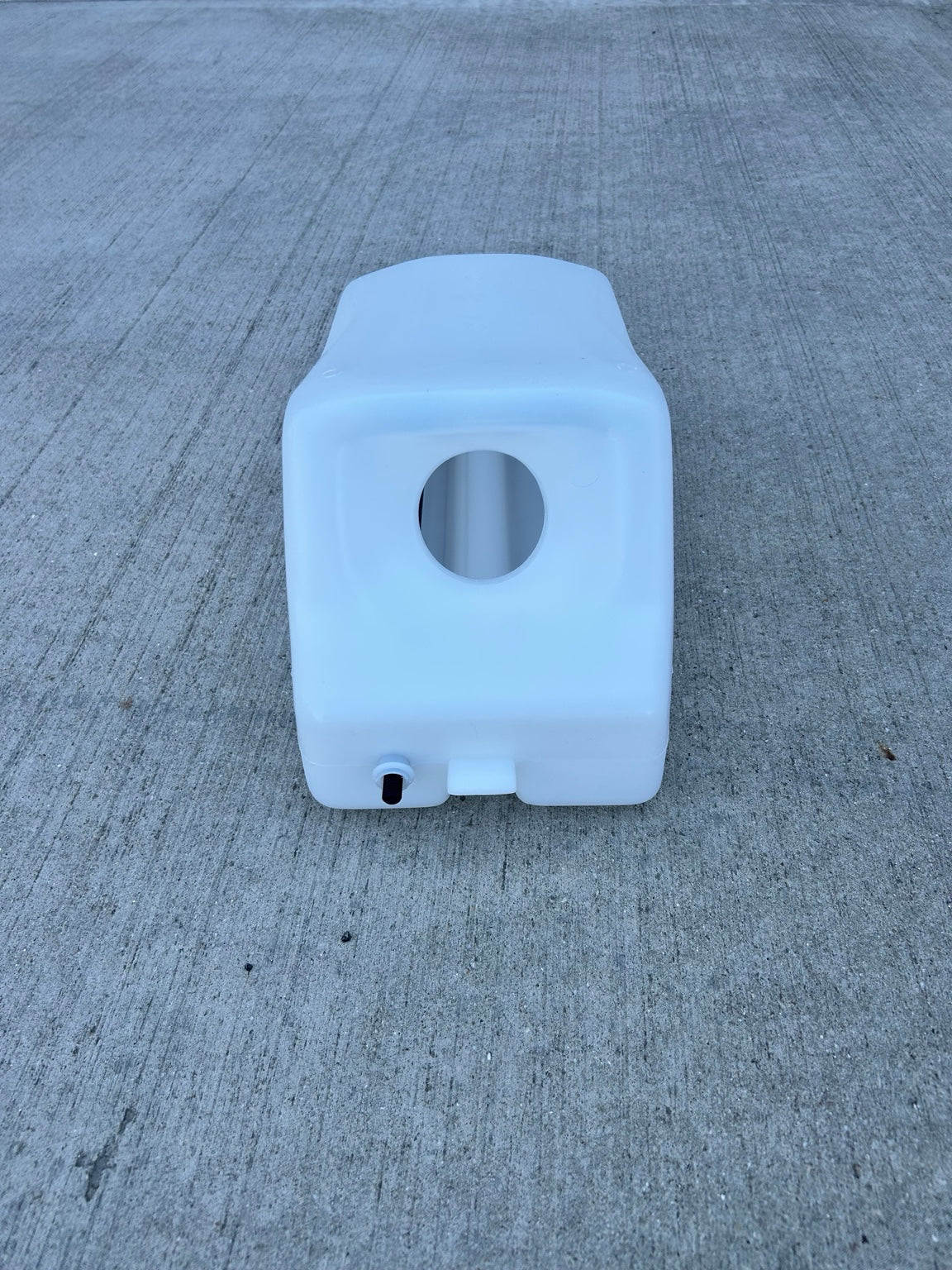 Fluid Reservoir Tank Kit with Hose & Hardware – Translucent HDPE GH3143